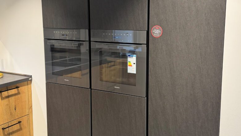 Hochwertige Keramik-Fronten in Basalt-Black