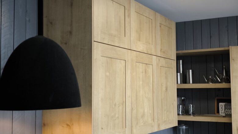 Oberschränke mit Fronten in Eiche-Optik