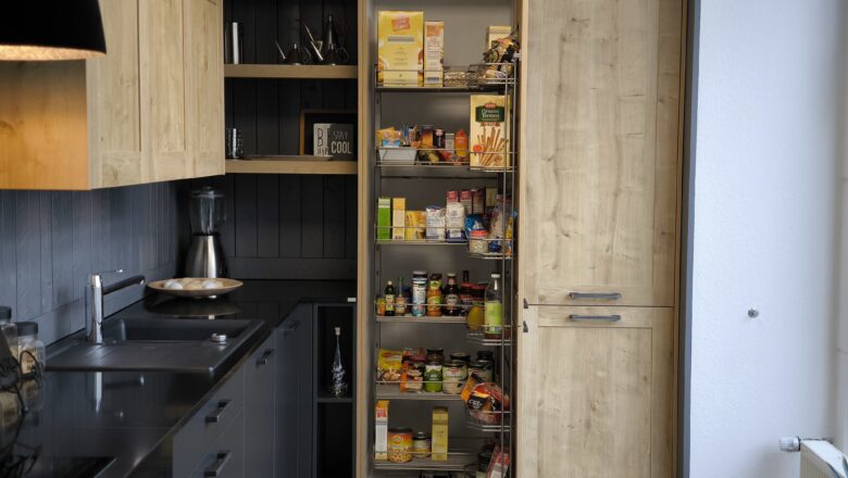 Apotheker-Hochschrank für jede Menge Übersicht