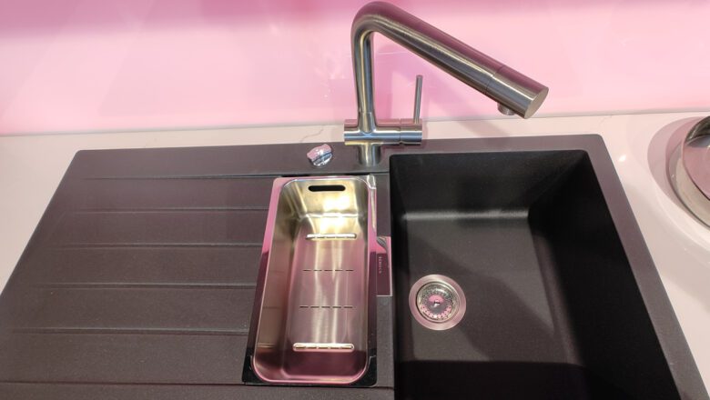 Silgranit-Spüle und Armatur von Schock