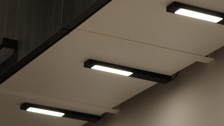 Unterbauleuchten von Caressi in schwarz