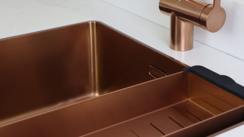 Flächenbündiges Spülbecken in Chrome von Caressi