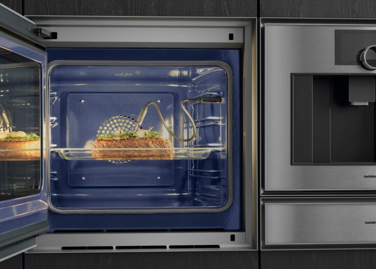 Offener Gaggenau Backofen mit Fleisch