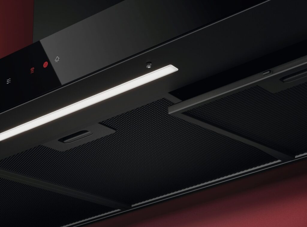 Nahaufnahme Dunstabzug von AEG in schwarz