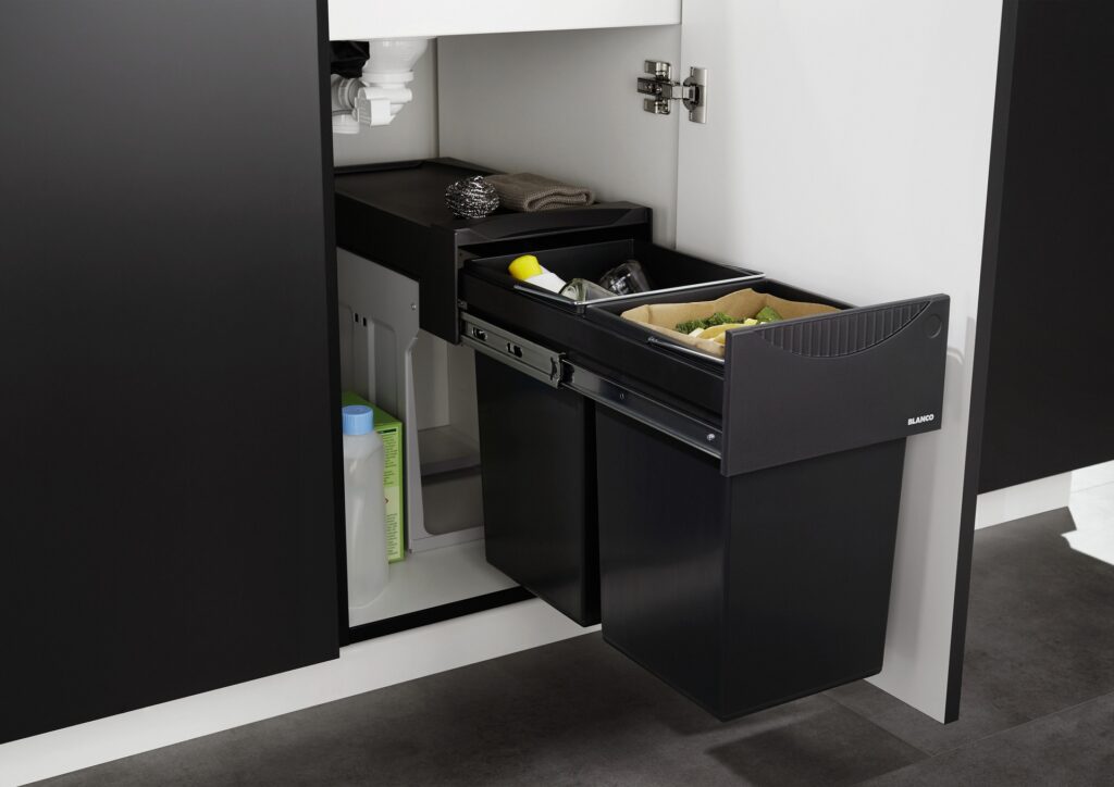 Unterschrank mir eingebauten Blanco Mülleimer in schwarz