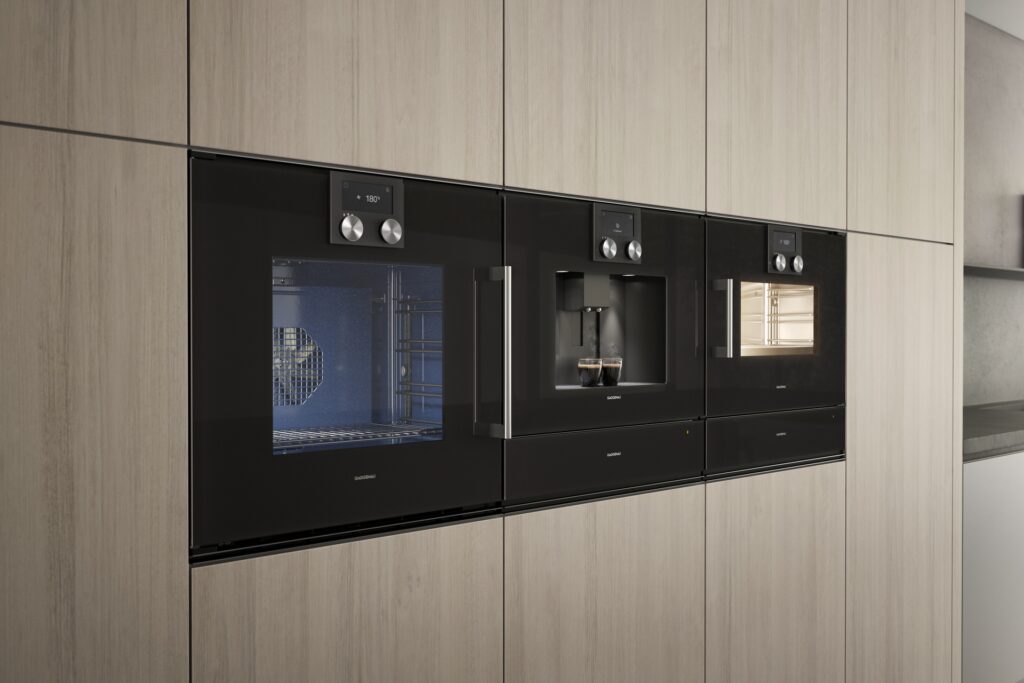 Gaggenau Backofen Kaffeemaschine und Mikrowelle in Küchenzeile