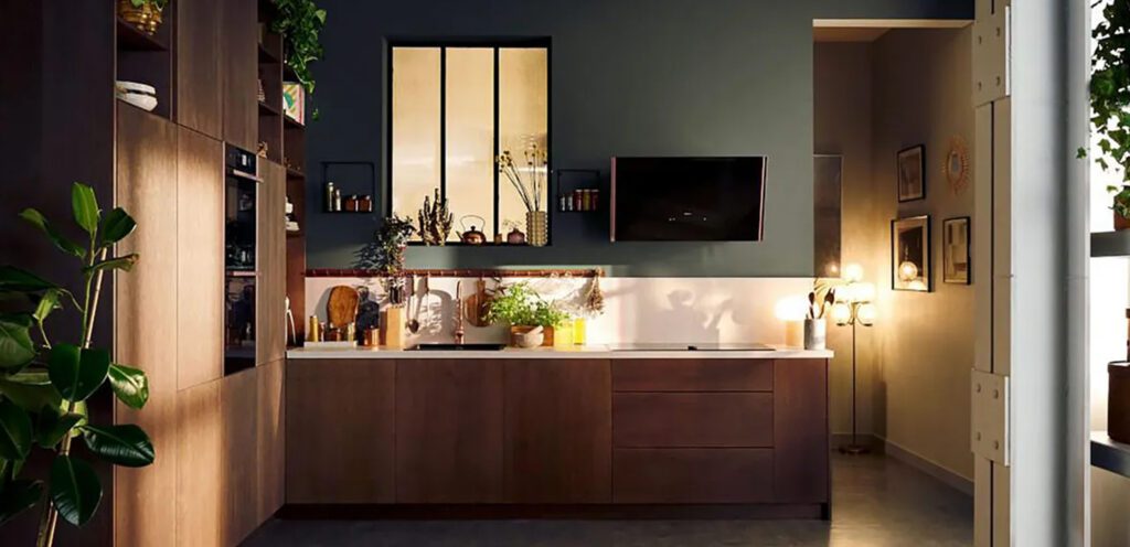 Grifflose L-Küche mit Kupferfarbenen Fronten und Neff Einbaugeräten