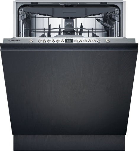 Teilintegrierter Siemens SN616X00KF Geschirrspüler, geöffnet, mit dunkel holzfarbener Front.