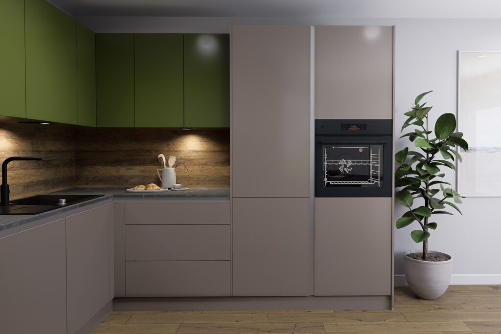 Moderne Küche mit grifflosen Fronten in Taupe und Olivgrün, rustikaler Holzrückwand und eingebautem schwarzen Backofen.