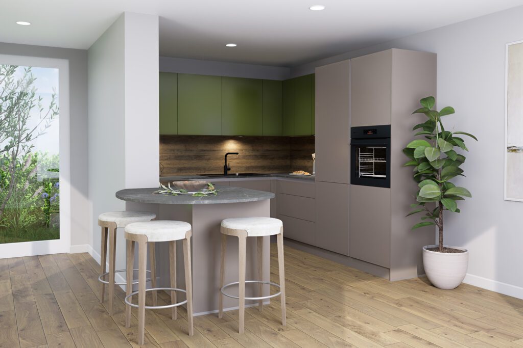 Kompakte U-Küche in Taupe und Grün mit Frühstückstheke, schwarzer Armatur und hellem Eichenboden.