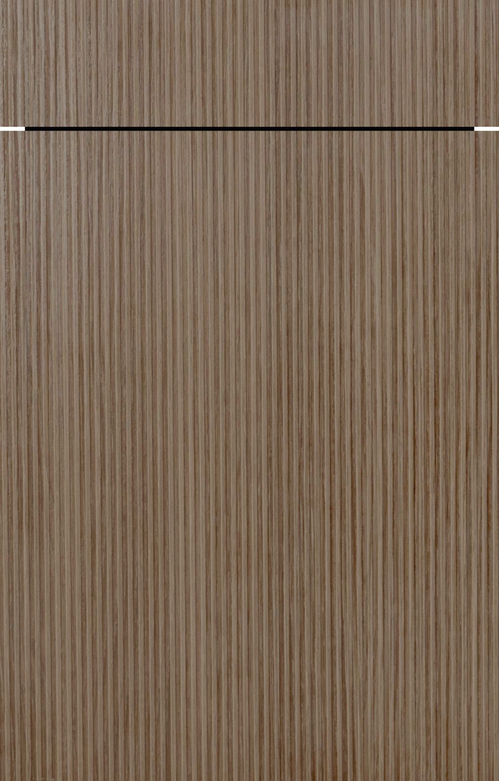 Vertikal gerillte Küchenfront LINEA in Walnuss-natur Holzoptik.