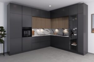 Anthrazitfarbene L-Küche mit Holz-Oberschränken und weißer Marmorrückwand.
