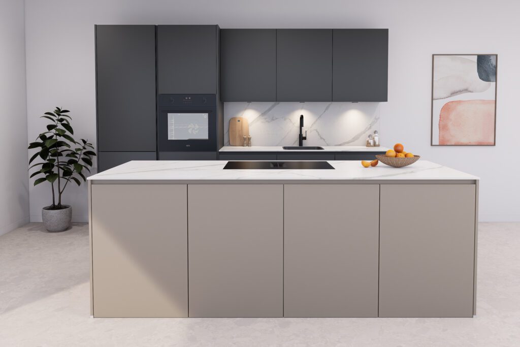 Moderne Küche mit anthrazitfarbenen Schränken, weißer Marmor-Insel und heller Wandgestaltung.