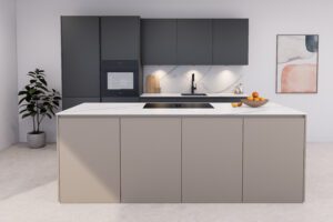 Moderne Küche mit anthrazitfarbenen Schränken, weißer Marmor-Insel und heller Wandgestaltung.