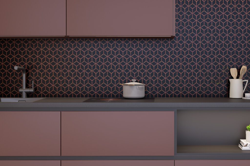 Nahaufnahme der Küchenrückwand mit geometrischem Wabenmuster in Kupfer und Schwarz.