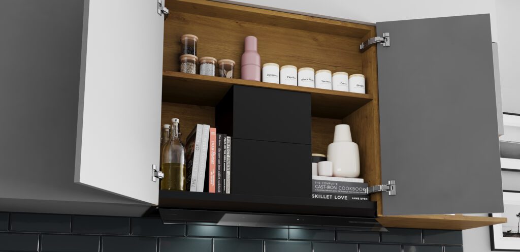 Geöffneter hölzerner Oberschrank mit eingebautem schwarzen Bosch Dunstabzug, umgeben von Gewürzen, Ölen und Kochbüchern.